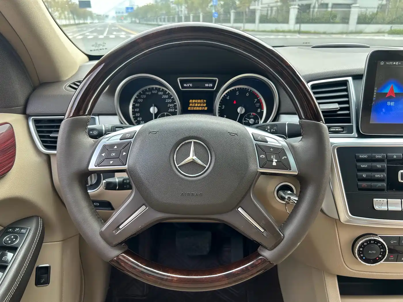 Mercedes-Benz M-Class 2015 ML 320 4MATIC фото 15