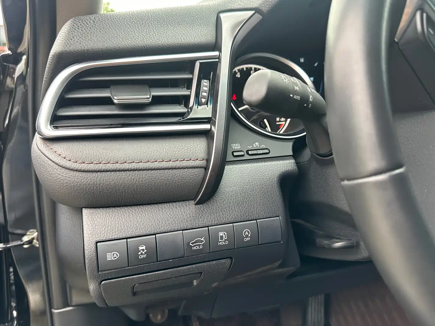Toyota Camry 2023 2.0G Luxury Edition фото 6