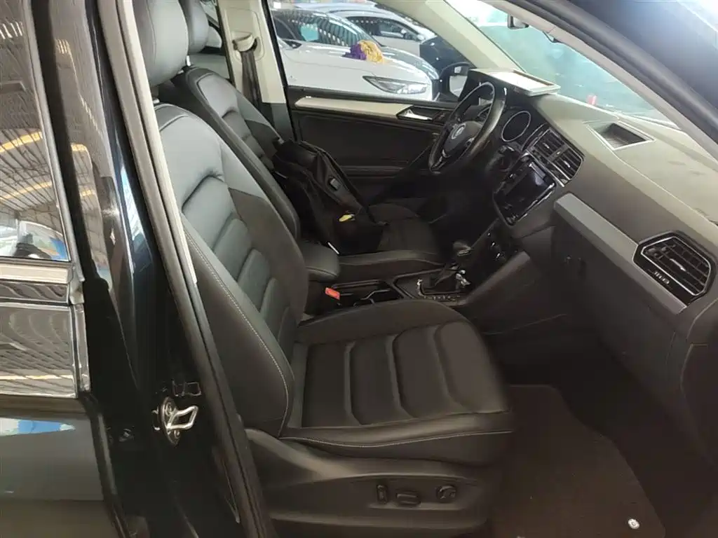 Volkswagen Tiguan L 2019 330TSI Auto 2WD Smart Luxury Edition China V фото 25