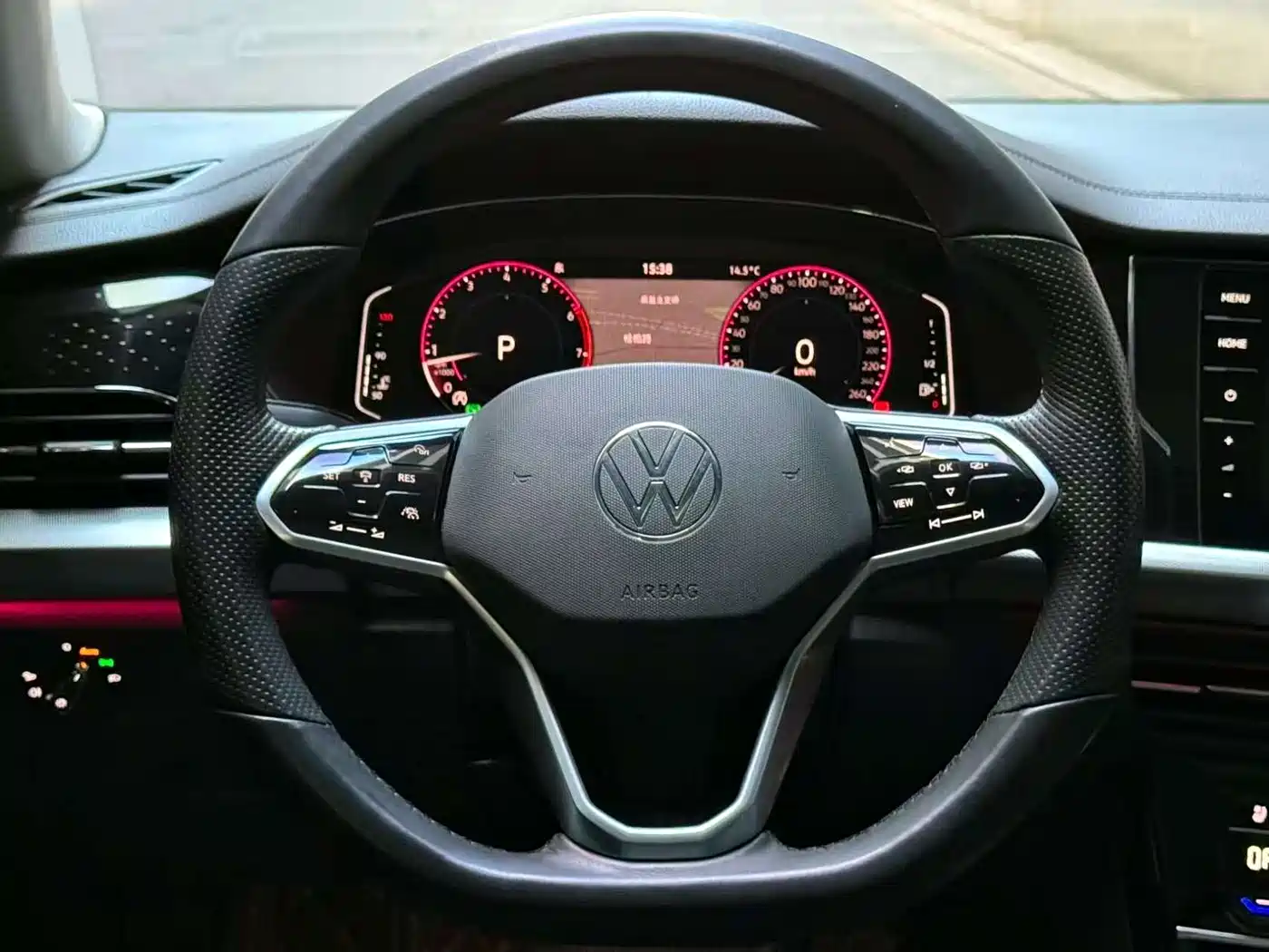 Volkswagen Passat 2022 330TSI Starlight Luxury Edition фото 12