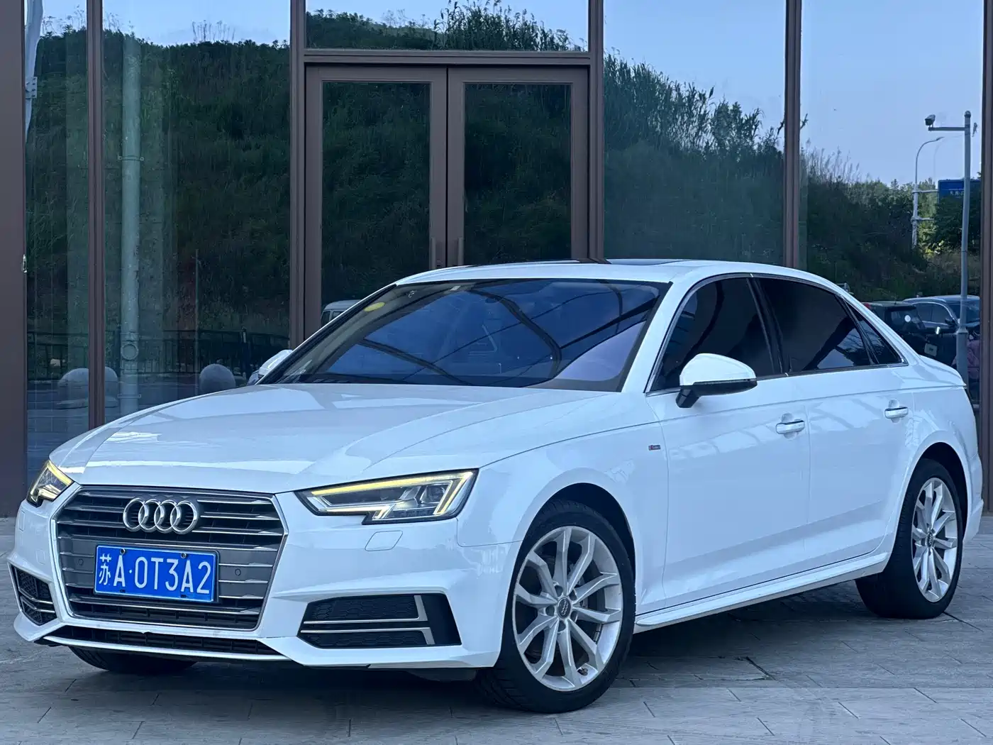 Audi A4L 2018 30th Anniversary 40 TFSI Fashion