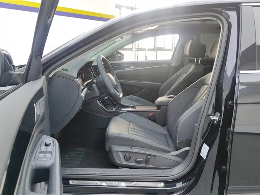 Volkswagen Passat 2025 Outstanding 330TSI Starlight Elite Edition фото 9
