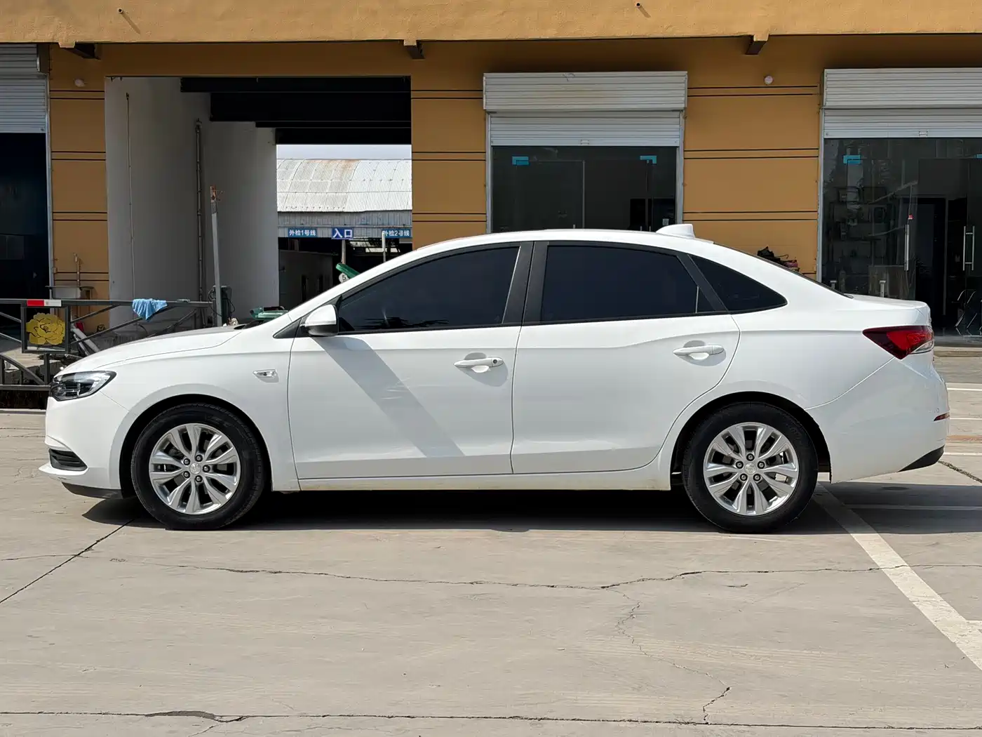 Buick Excelle 2018 15T Manual Elite (China V) фото 15