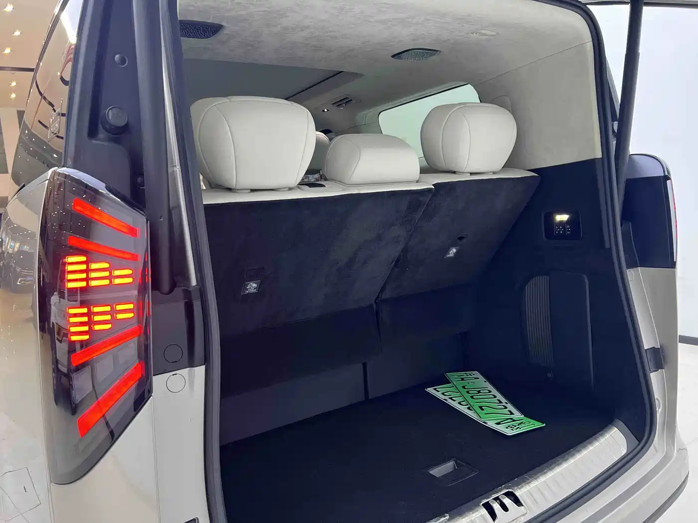 Geely Galaxy Galaxy V900 2026 2026 Model Year Base Version 7-Seater