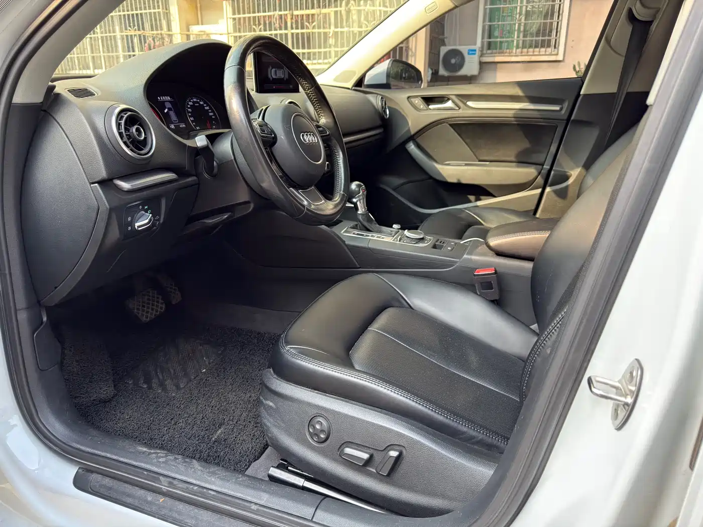 Audi A3 2016 Sportback 35 TFSI Leadership фото 4