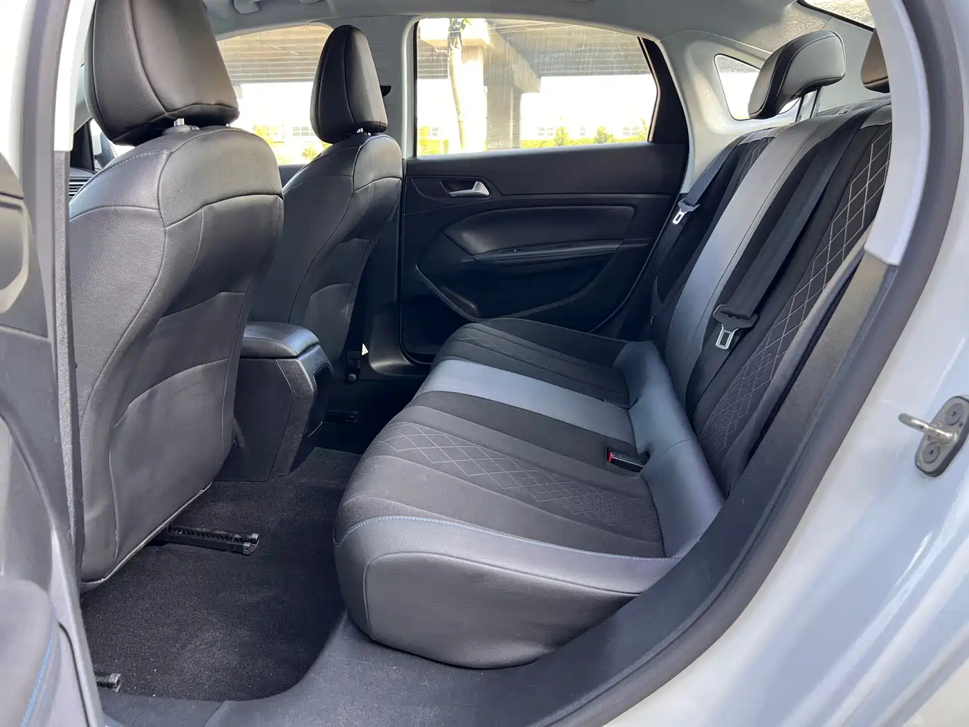 Peugeot 308 2016 1.6L Automatic Luxury фото 11