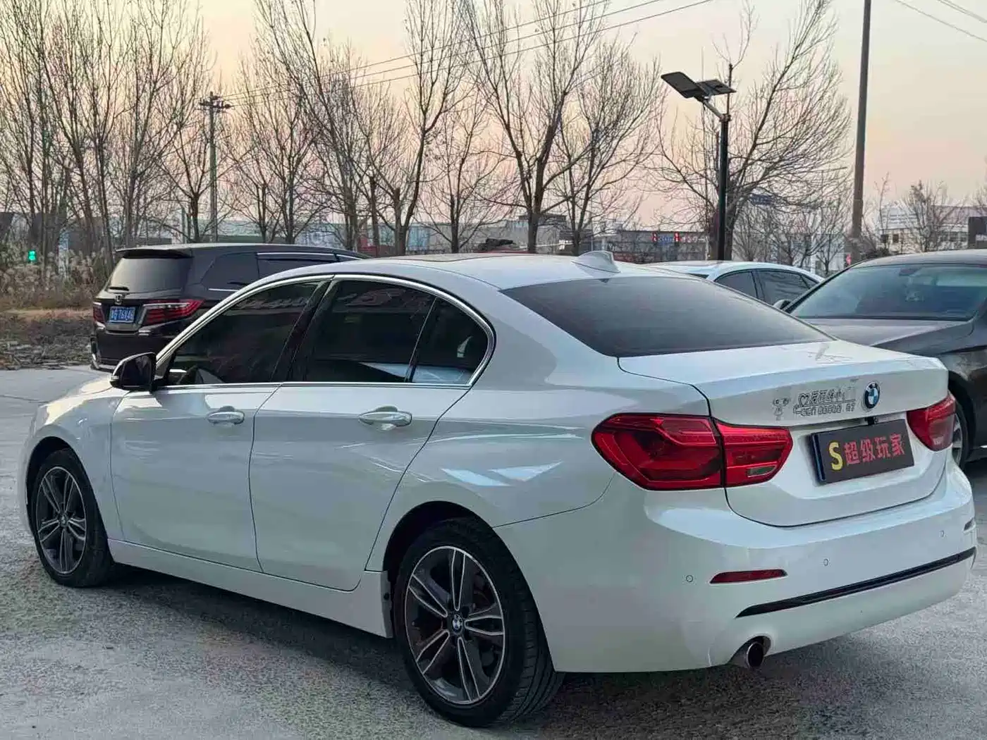 BMW 1 Series 2018 118i Sport Edition фото 7