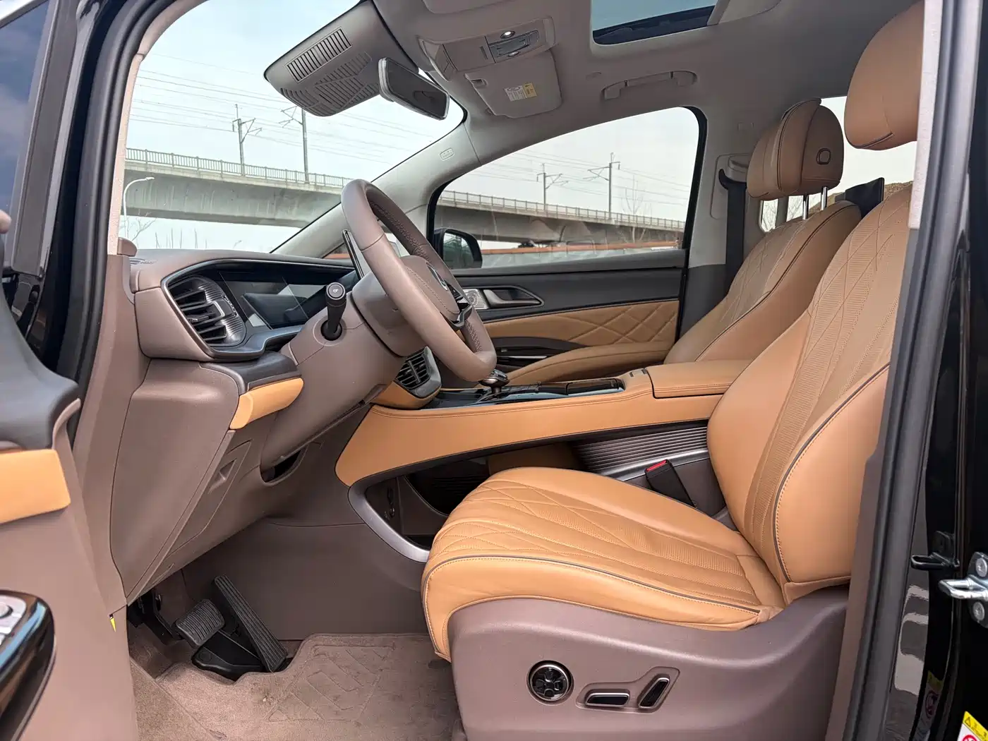 Denza D9 2022 DM-i 970 AWD Flagship фото 9