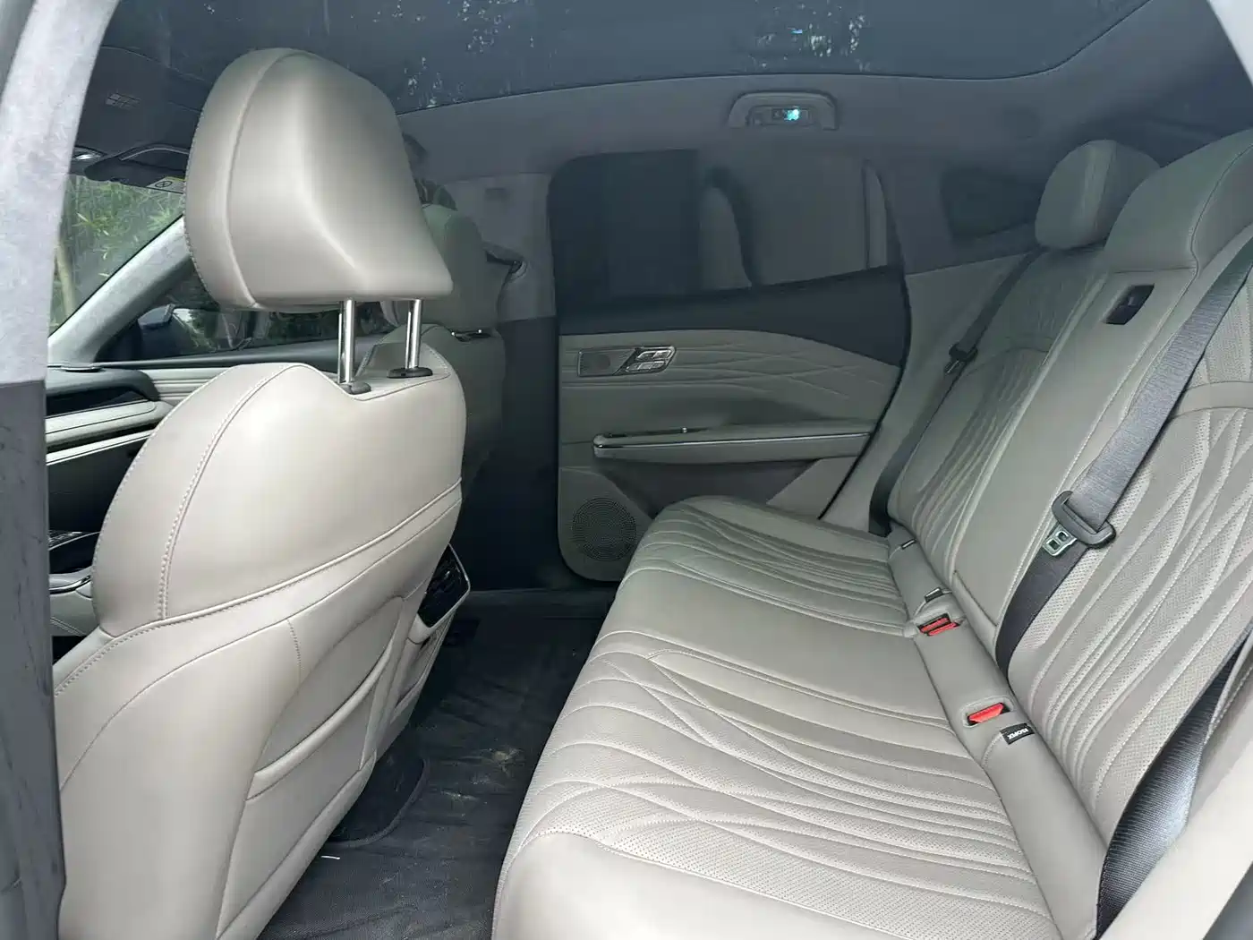 Geely Galaxy Galaxy Xingyao 8 2025 130km EM-i Premium Edition фото 12