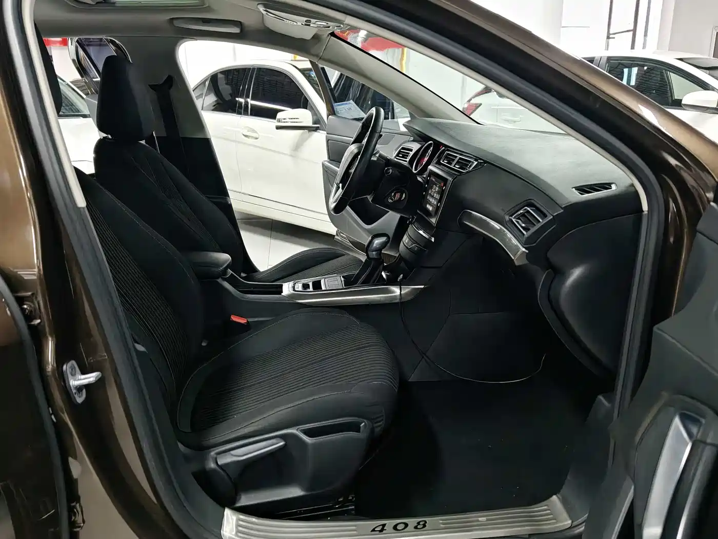 Peugeot 408 2014 1.8L Automatic Luxury Edition фото 8