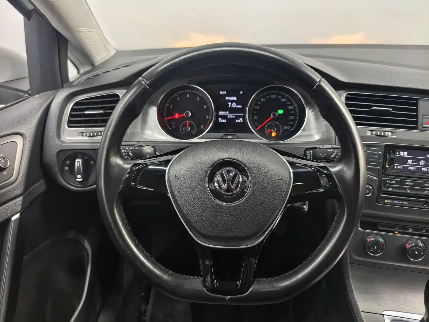 Volkswagen Golf 2015 1.4TSI Automatic Comfort фото 7