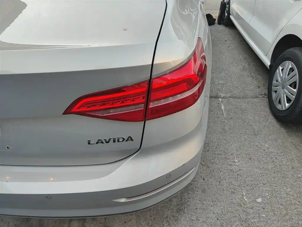 Volkswagen Lavida 2019 1.5L Automatic Comfort Edition China VI фото 8