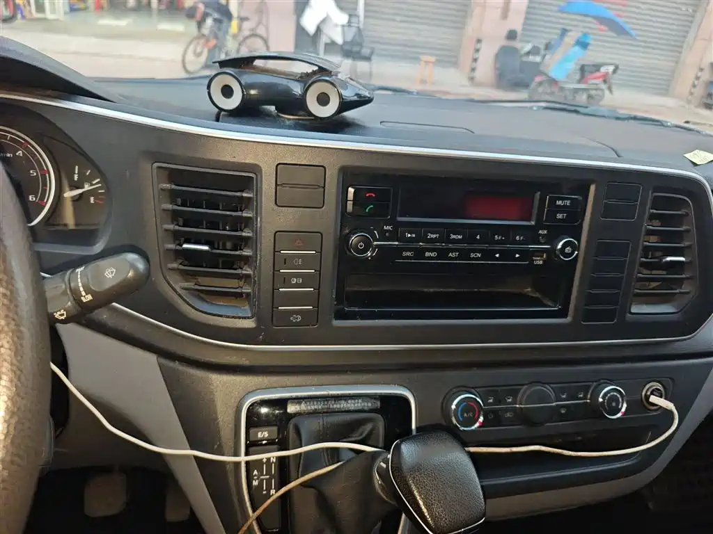 SAIC Maxus Xintu V80 2023 2.0T AMT Classic Aoyun Long Wheelbase Medium Roof 6/7/8/9 Seats фото 6