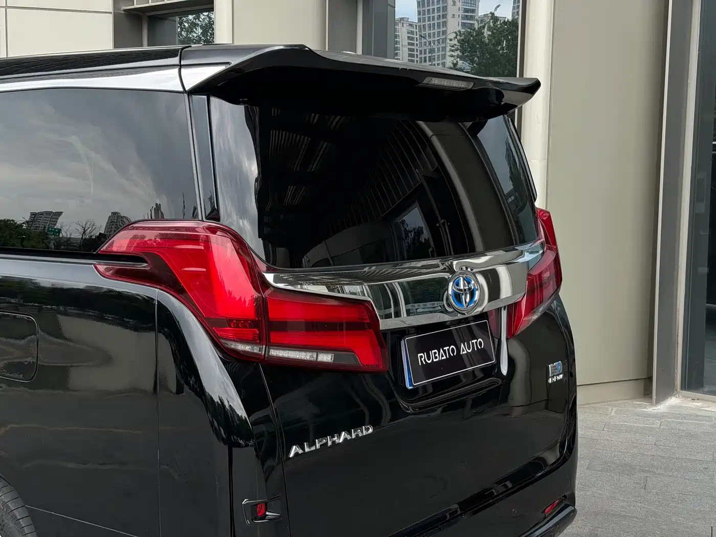 Toyota Alphard 2019 Hybrid 2.5L Luxury фото 9