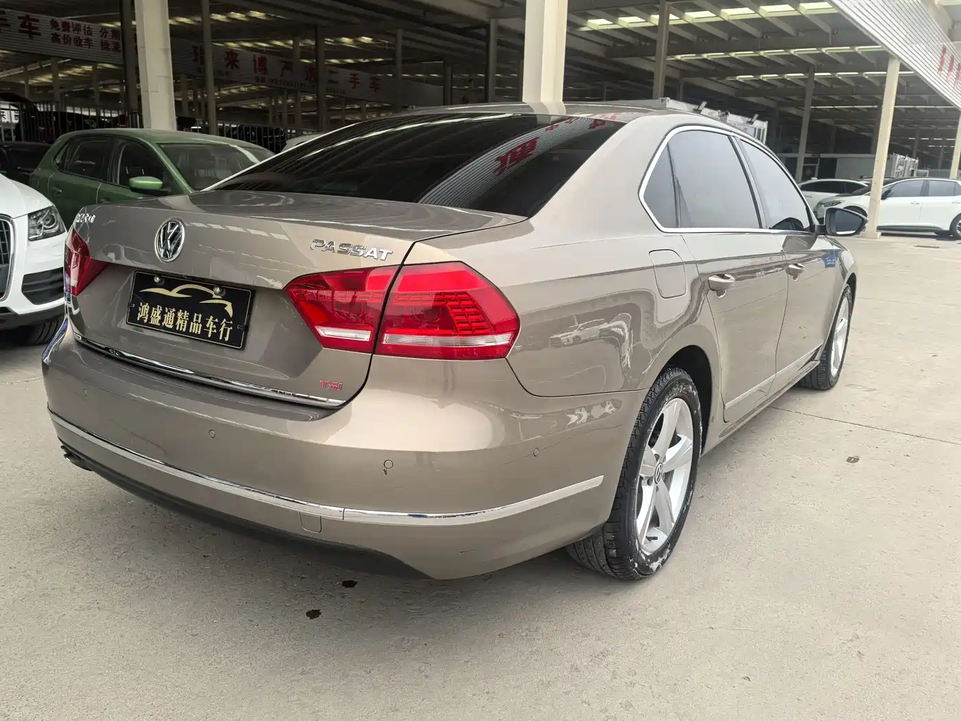 Volkswagen Passat 2014 2.0TSI DSG Executive Navigation Edition фото 3