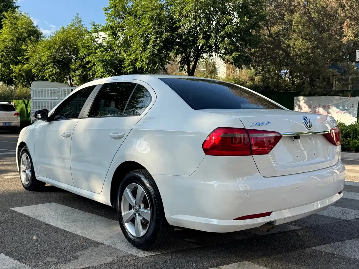 Volkswagen Lavida 2015 1.6L Automatic Trend Edition фото 10
