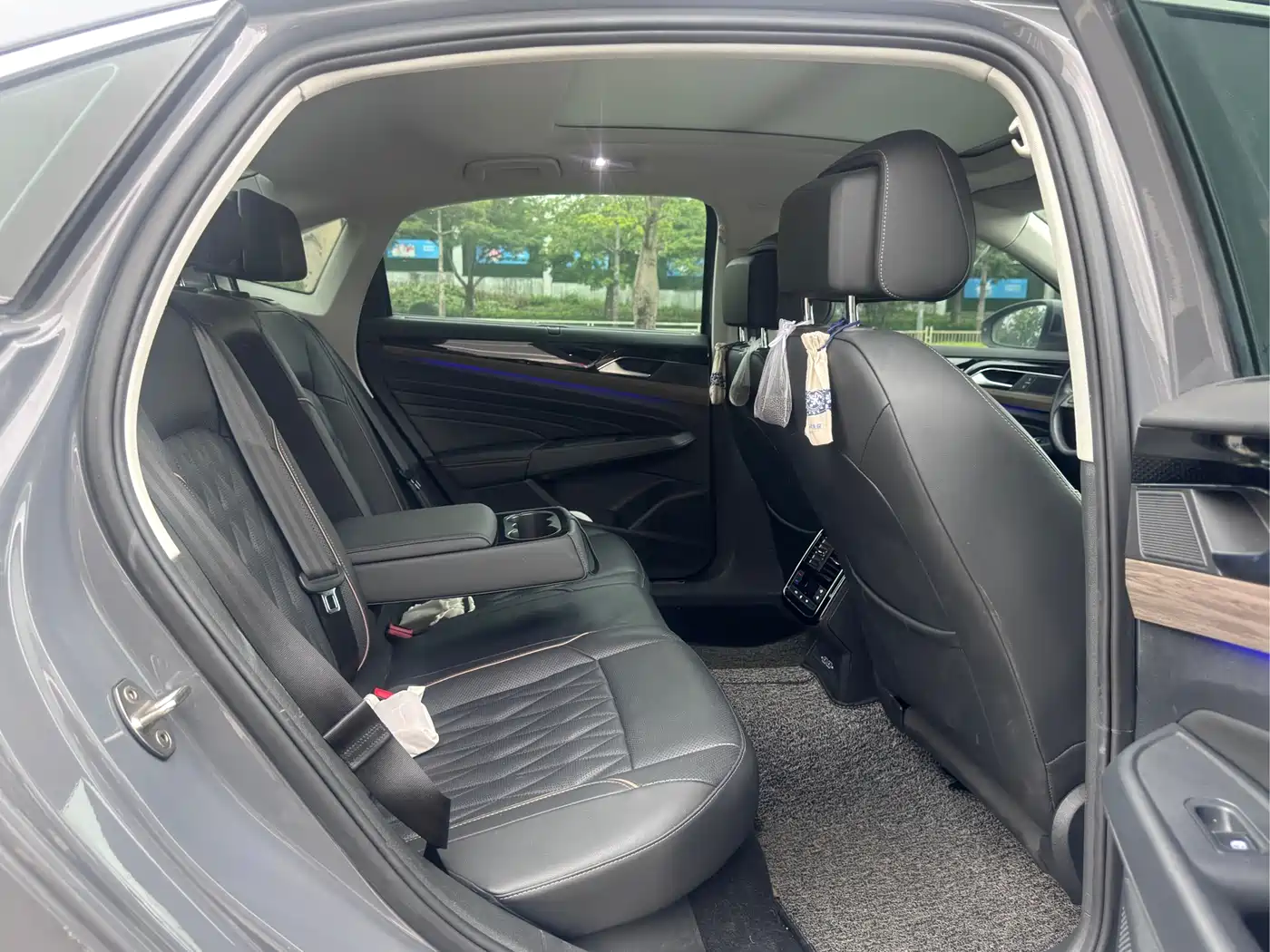 Volkswagen Passat New Energy 2019 430PHEV Hybrid Luxury Edition фото 11
