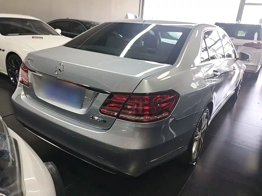 Фото 7 - Mercedes-Benz E-Class