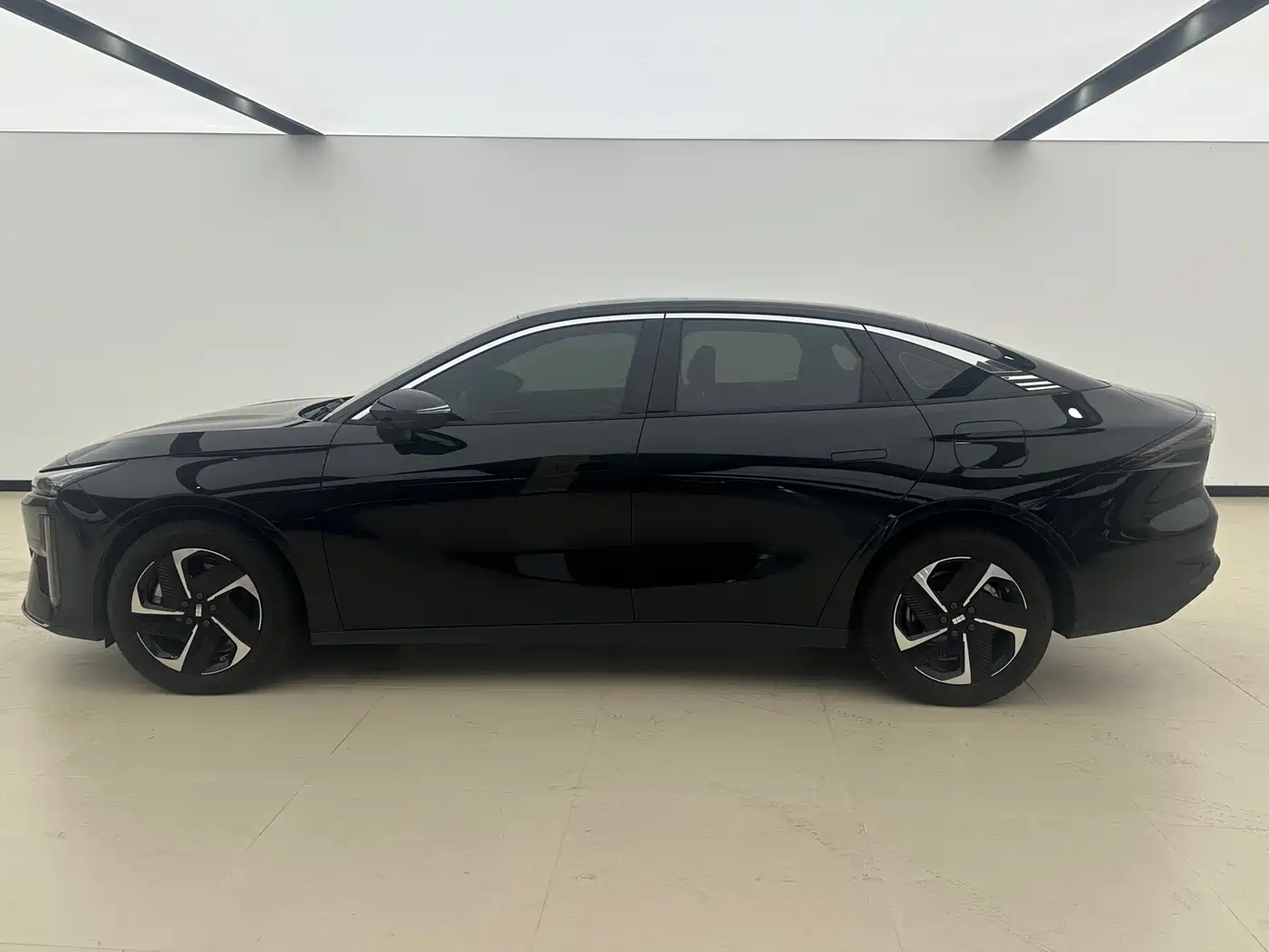 Geely Galaxy Galaxy L6 2024 125km PLUS Soaring Dragon Edition фото 12