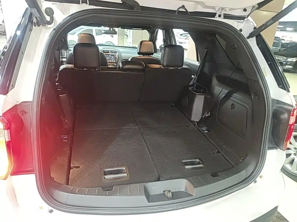 Photo 19 - Ford Explorer (Import)