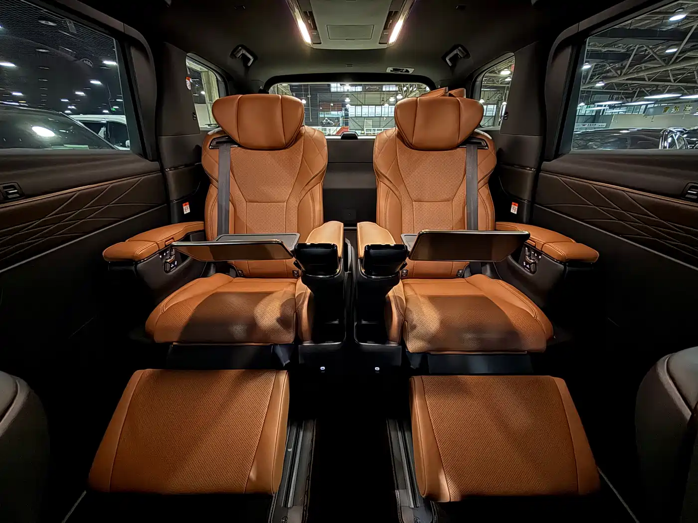 Toyota Vellfire 2024 Crown Hybrid 2.5L Executive Premium Edition фото 24