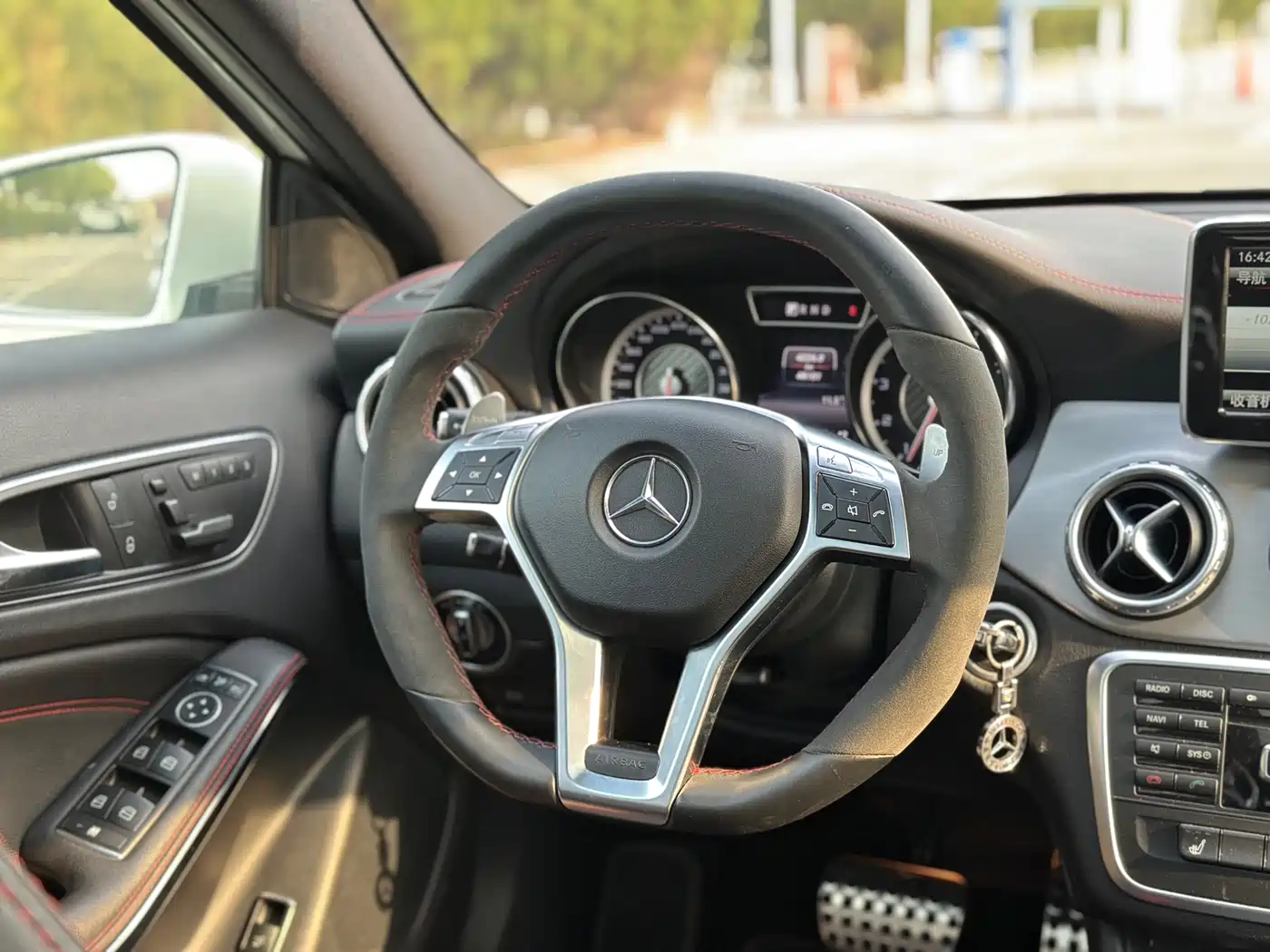 Mercedes-Benz GLA AMG 2015 AMG GLA 45 4MATIC фото 33