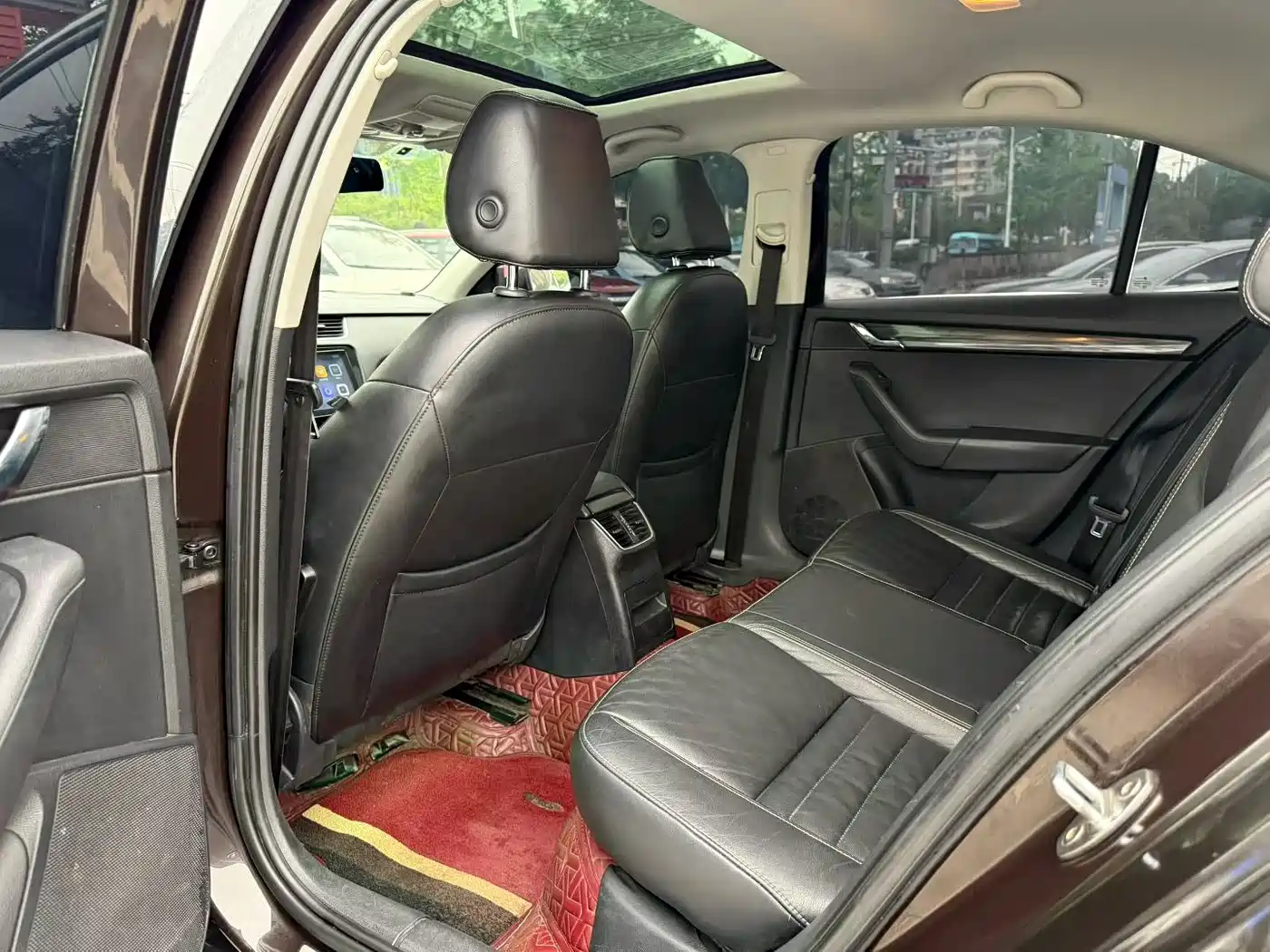 Škoda Octavia 2017 1.6L Automatic Smart Edition фото 6