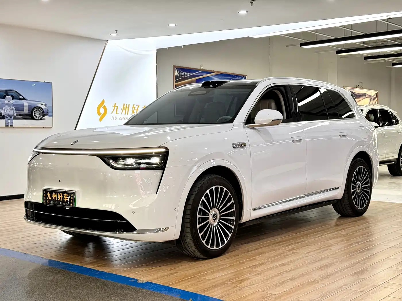 AITO Wenjie AITO M8 2025 Range Extender Max+ Edition 53.4kWh 5-seater