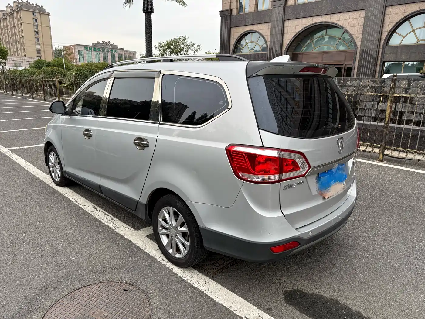 Baojun 730 2015 2014 1.5L Manual Luxury Navigation ESP Edition 7-Seater