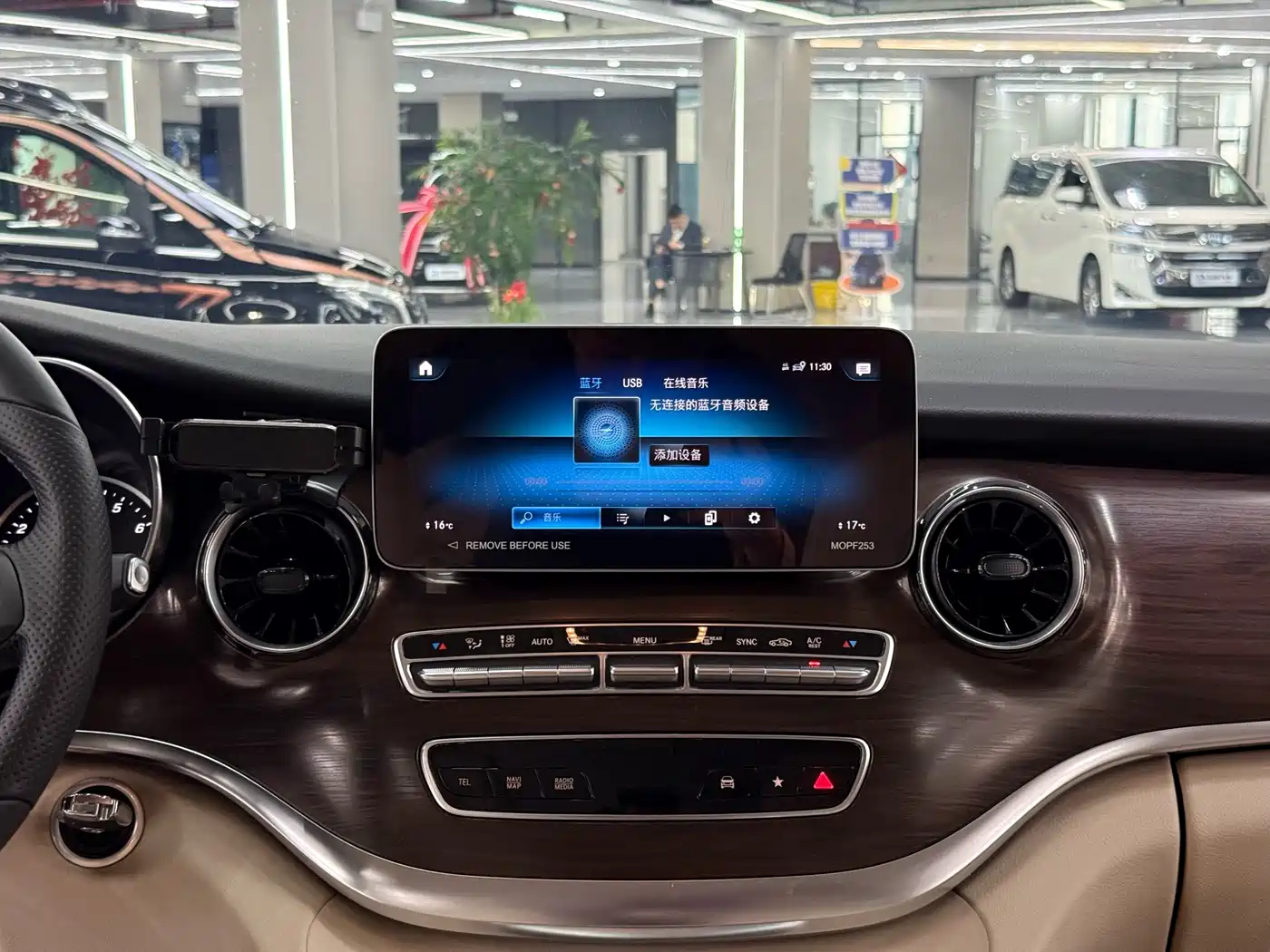 Mercedes-Benz V-Class 2022 V 260 Pilot Edition фото 17