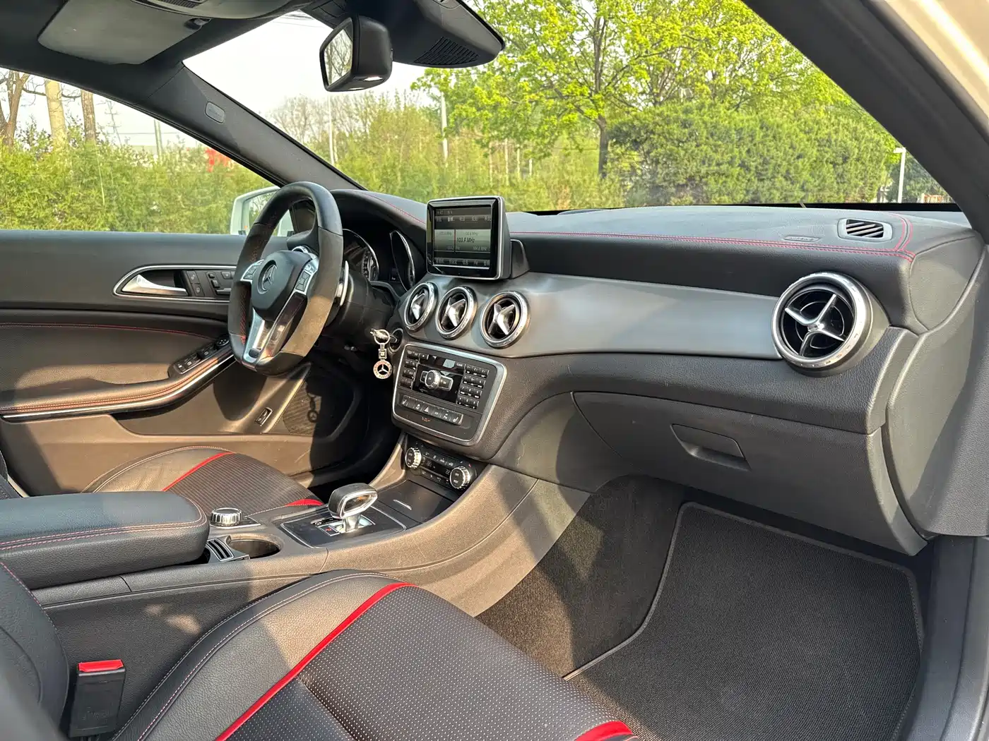 Mercedes-Benz GLA AMG 2015 AMG GLA 45 4MATIC фото 37