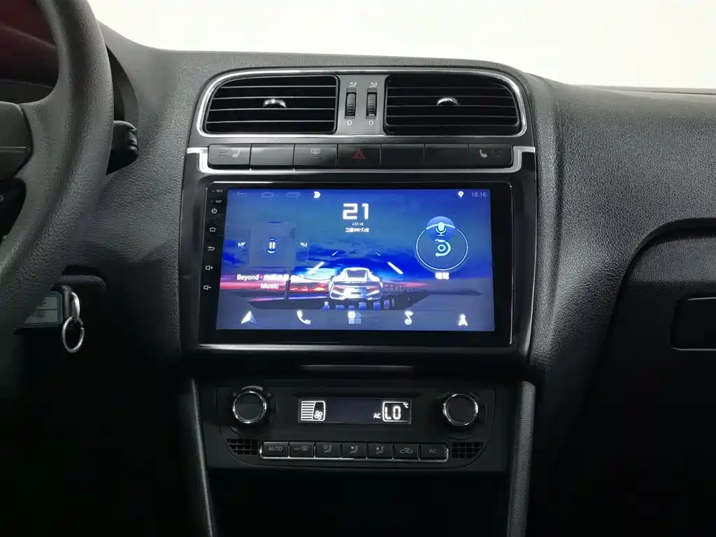 Volkswagen Polo 2011 1.4L Automatic Style Edition фото 12