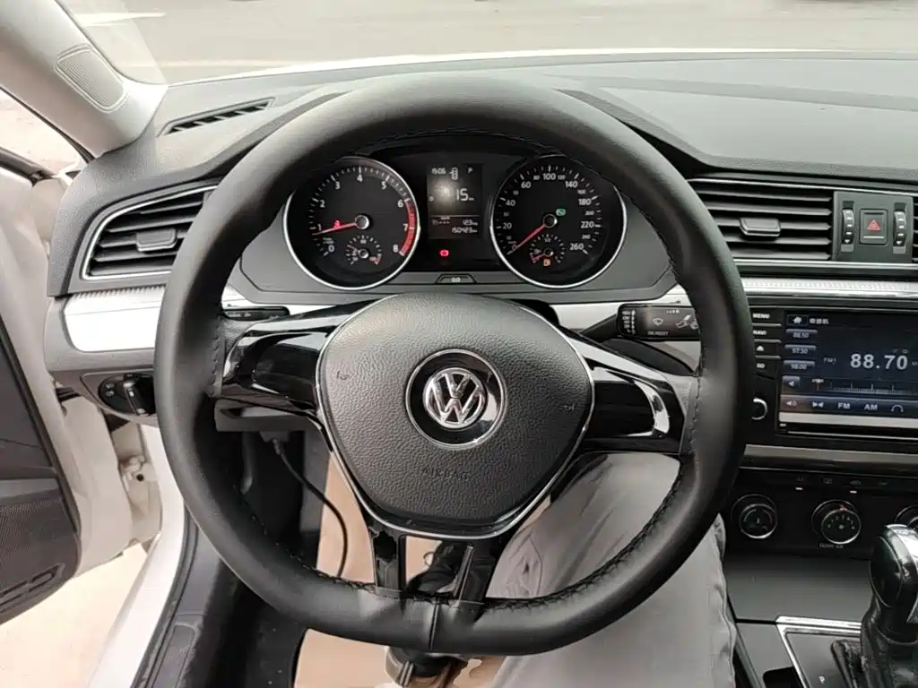 صورة 11 - Volkswagen Lamando