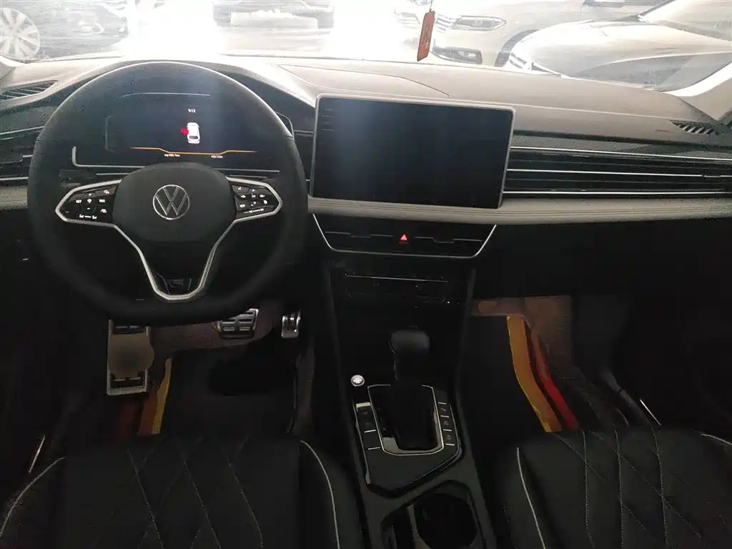 Volkswagen Tiguan L 2023 330TSI Auto 2WD R-Line Premium Edition фото 6