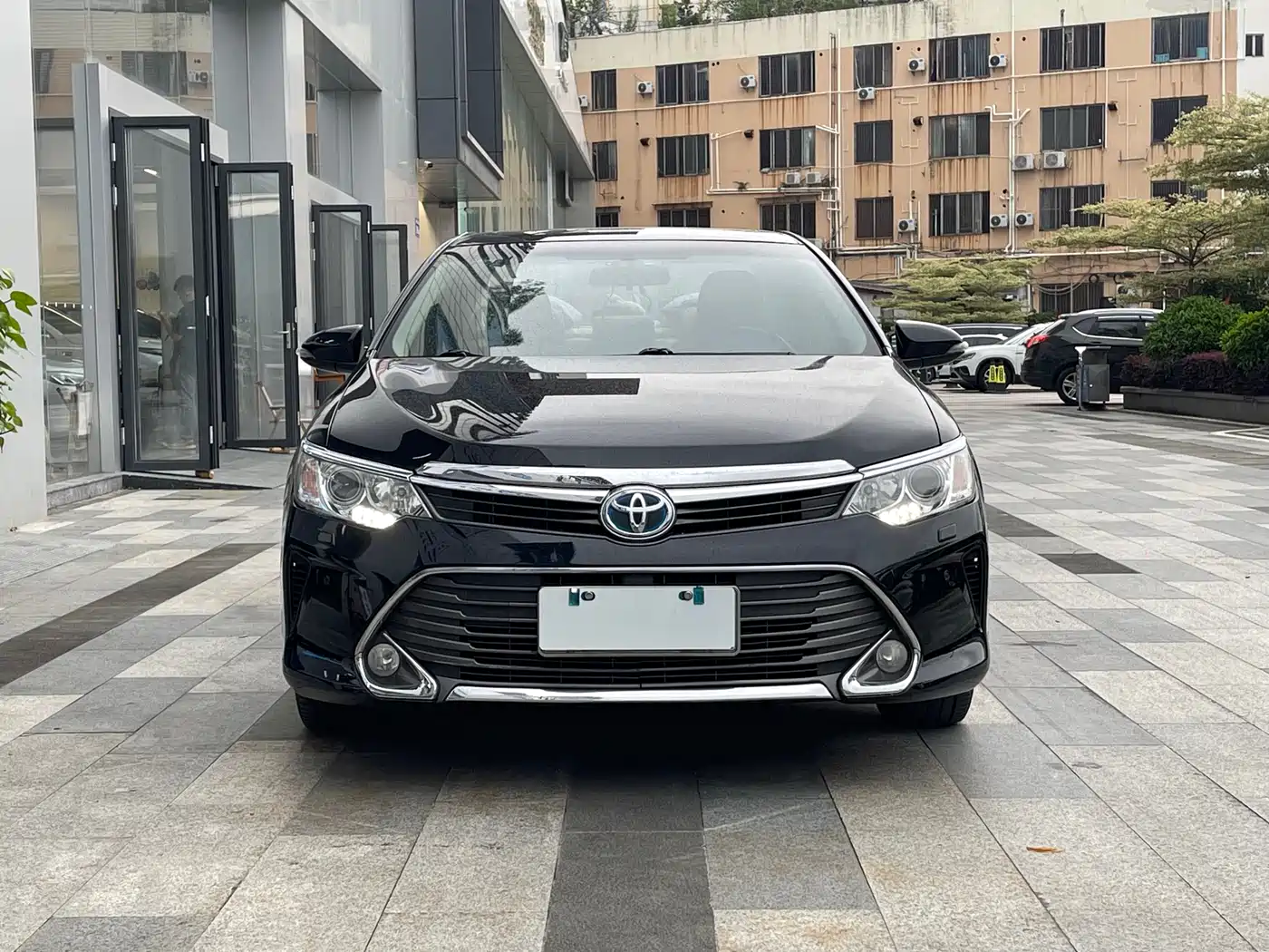 Toyota Camry 2016 Hybrid 2.5HG 10th Anniversary Luxury Navigation Edition фото 17