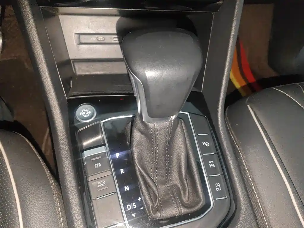 Volkswagen Tiguan L 2023 330TSI Auto 2WD R-Line Premium Edition фото 10