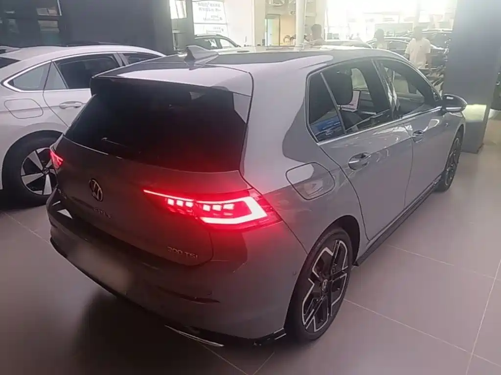 Volkswagen Golf 2026 2025 Facelift 300TSI R-Line
