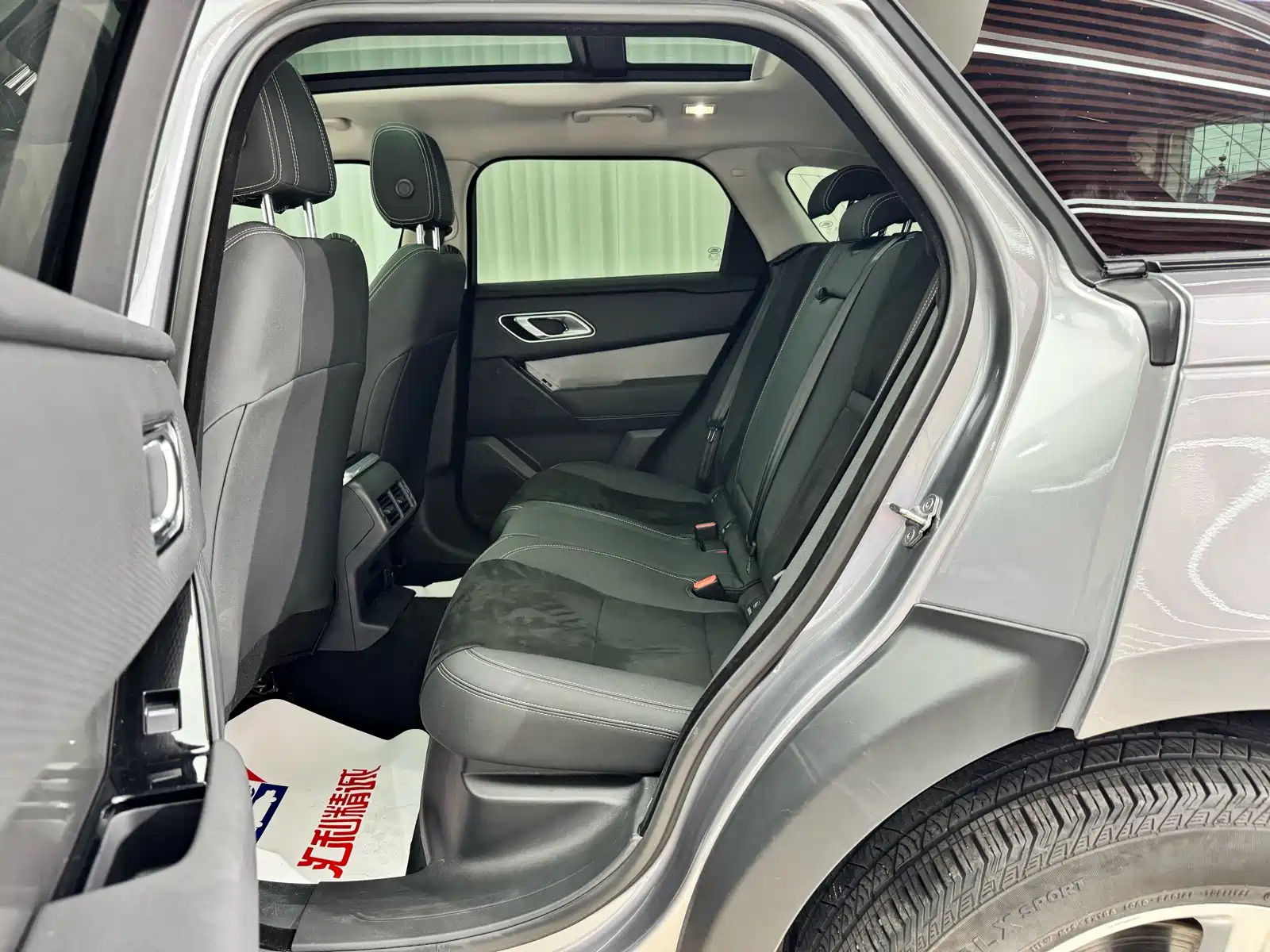 Фото 8 - Land Rover Range Rover Velar