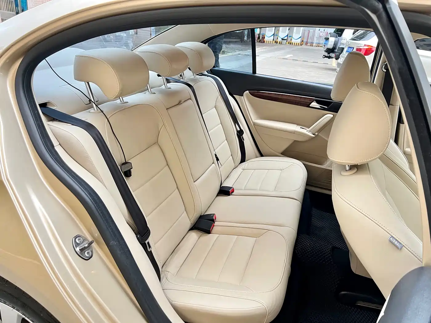 Volkswagen Lavida 2013 Facelift Classic 1.6L Automatic Comfort фото 12