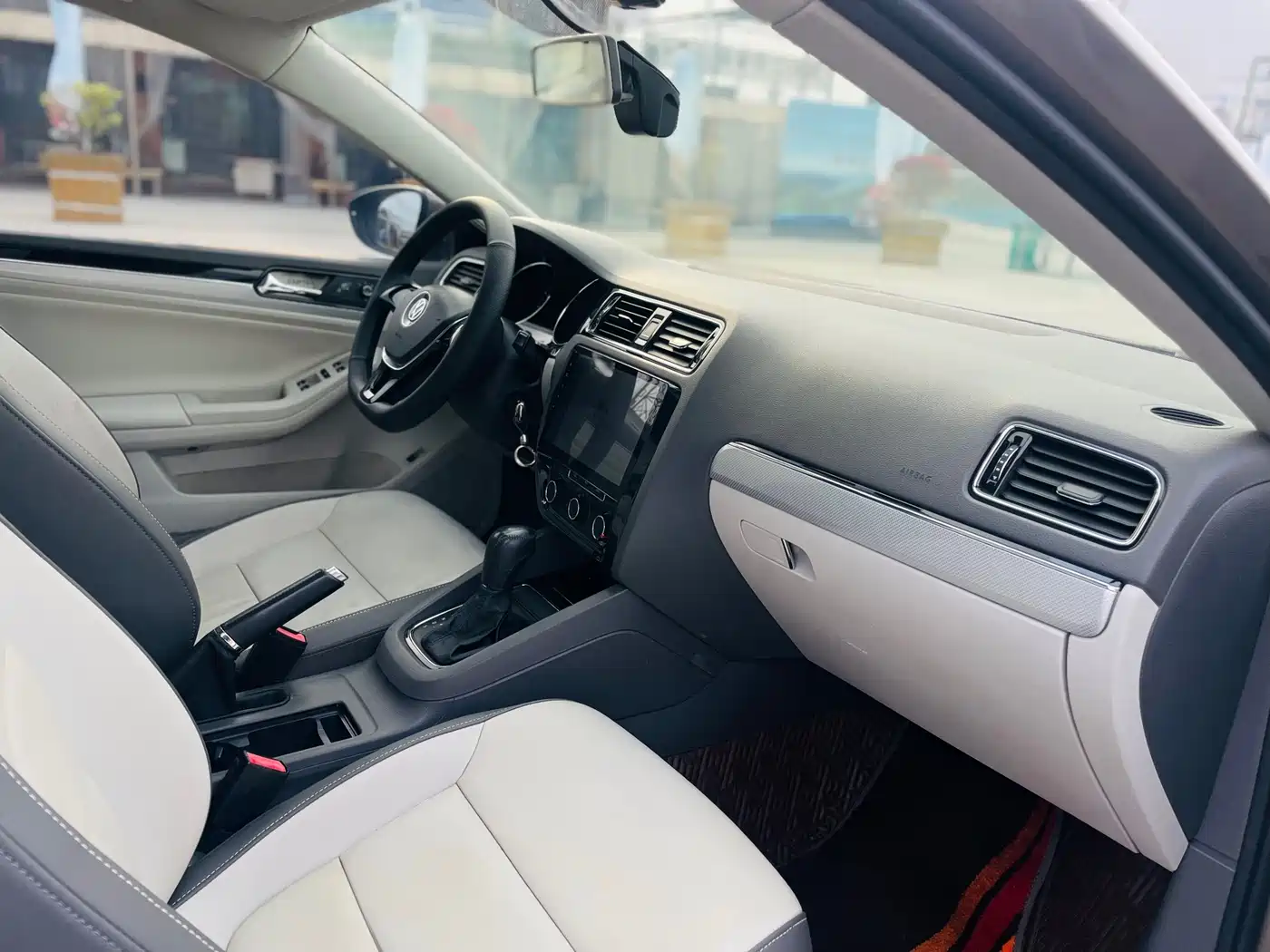 Volkswagen Sagitar 2015 230TSI Automatic Comfort фото 6