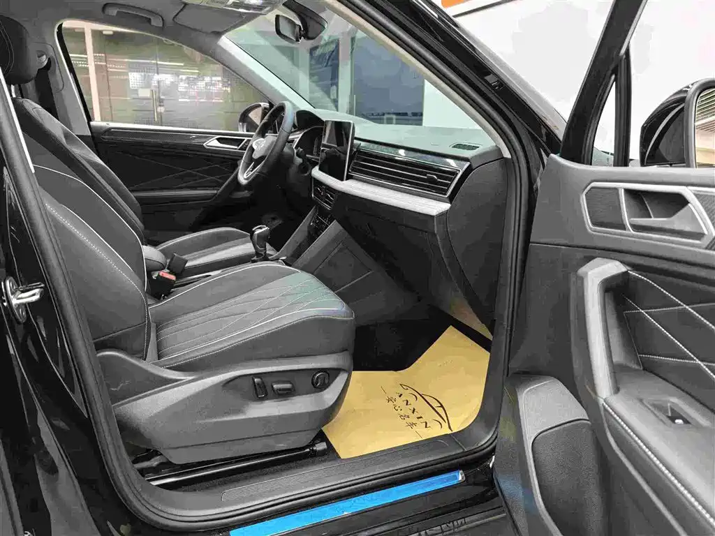 Volkswagen Tiguan L 2024 Outstanding 330TSI Auto 2WD R-Line Dragon Glory Edition фото 19