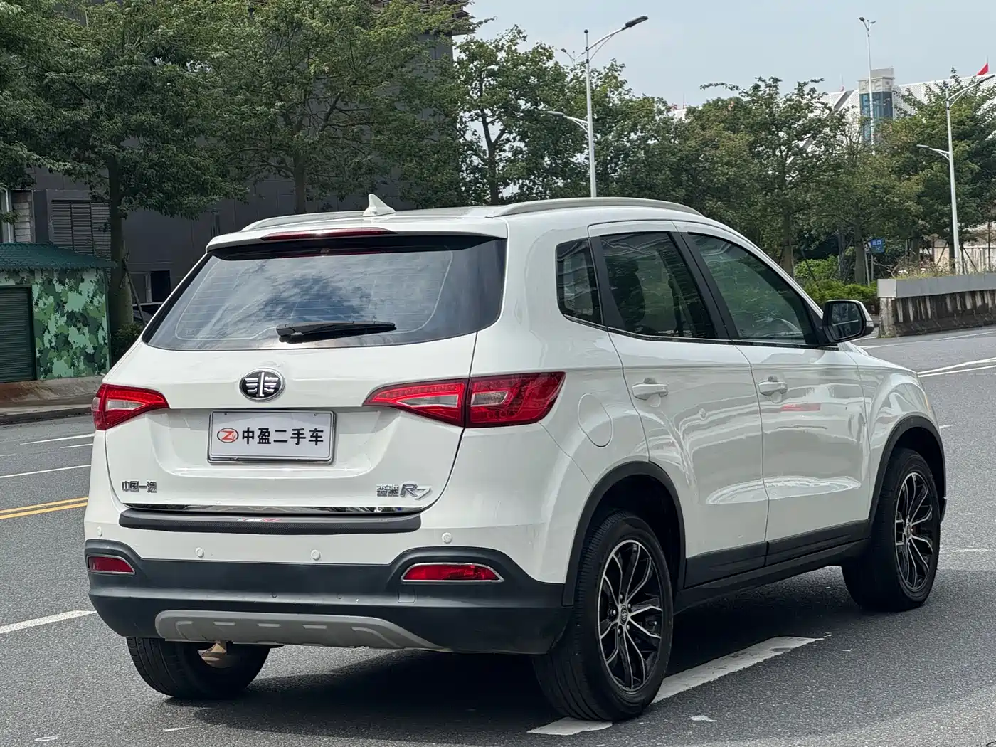 FAW Senya R7 2017 2017 Model 1.6L Manual Luxury