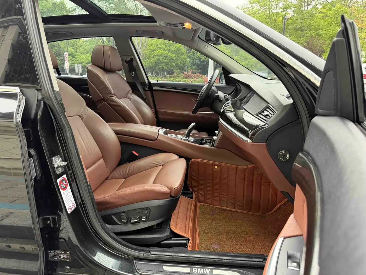BMW 5 Series GT 2011 535i Elegance фото 12