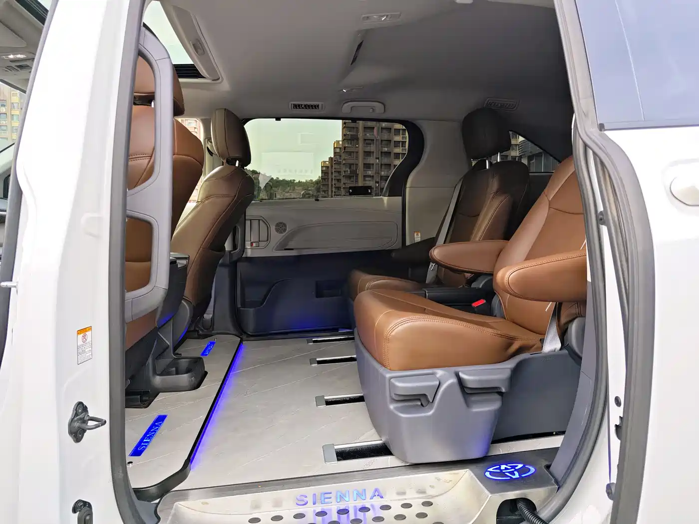 Toyota Sienna 2024 2.5L Hybrid Comfort Edition фото 10