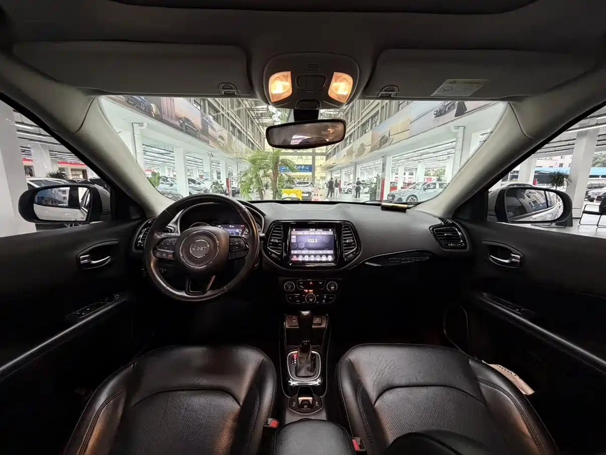 Photo 14 - Jeep Compass