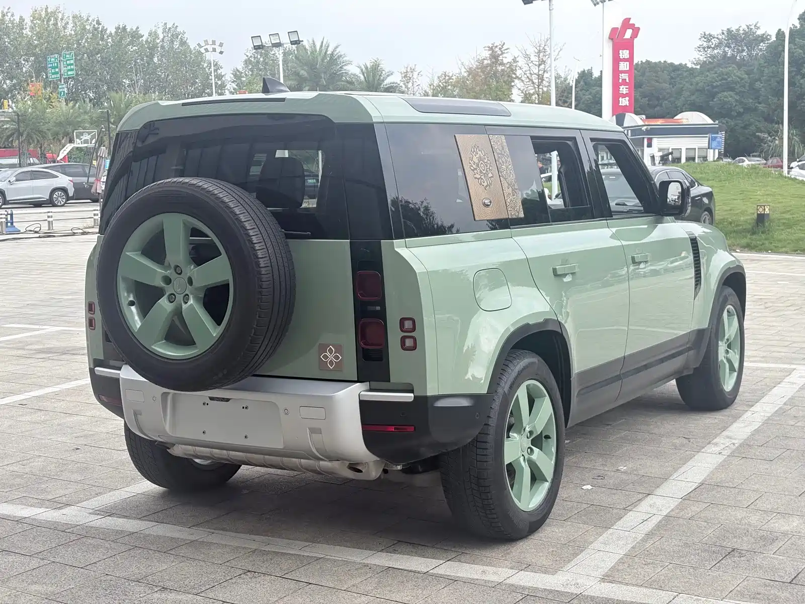 Фото 11 - Land Rover Defender