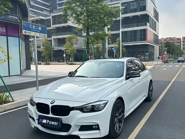 BMW 3 Series 2018 330Li M Sport Black Night Edition — фото 1