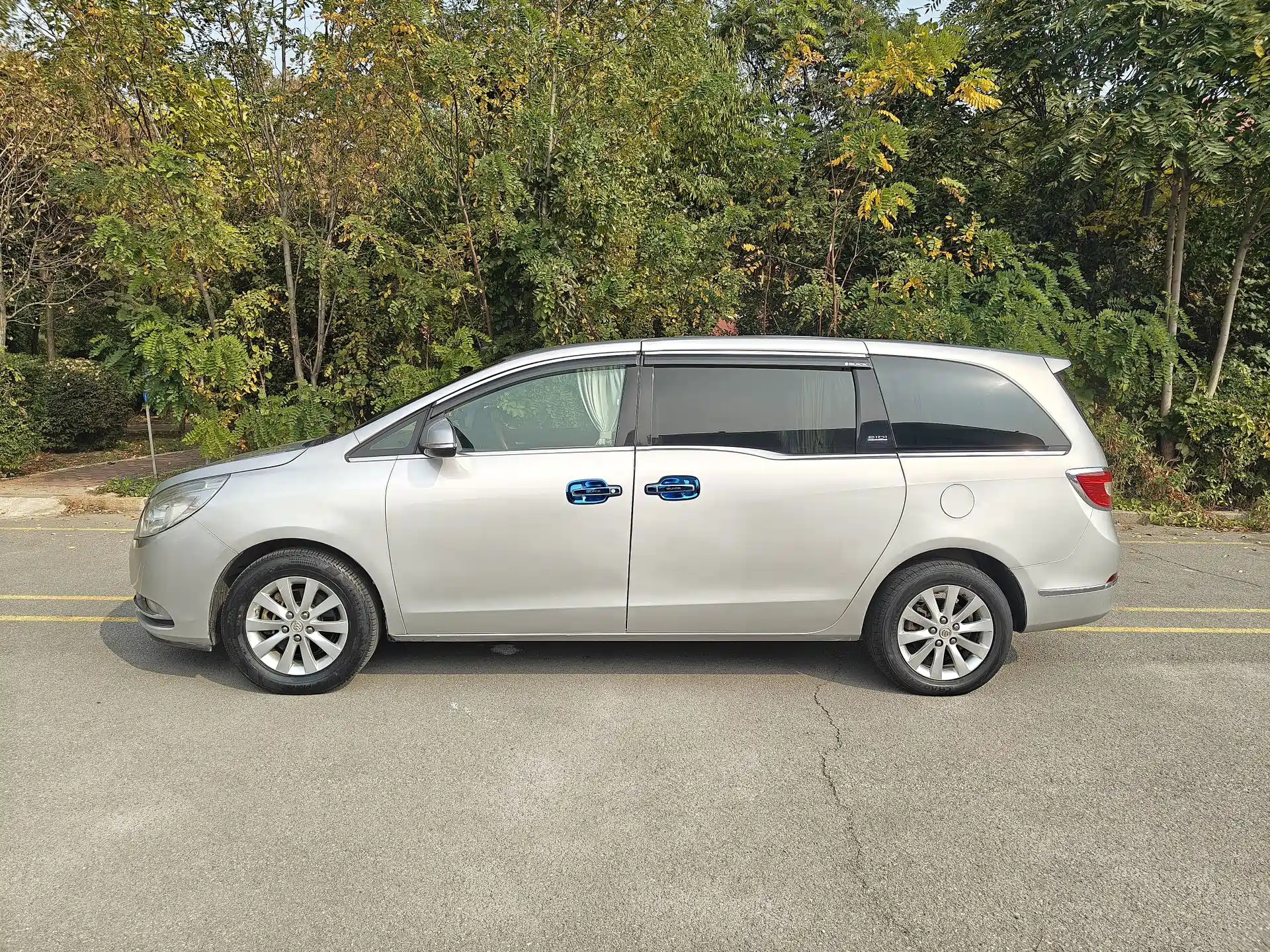 Photo 9 - Buick GL8