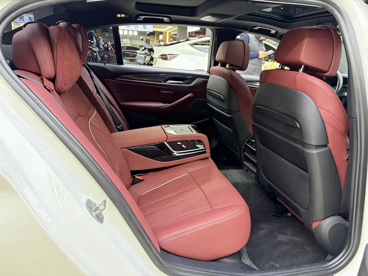 BMW 5 Series New Energy 2022 Facelift II 535Le Pioneer Edition M Sport Package фото 14
