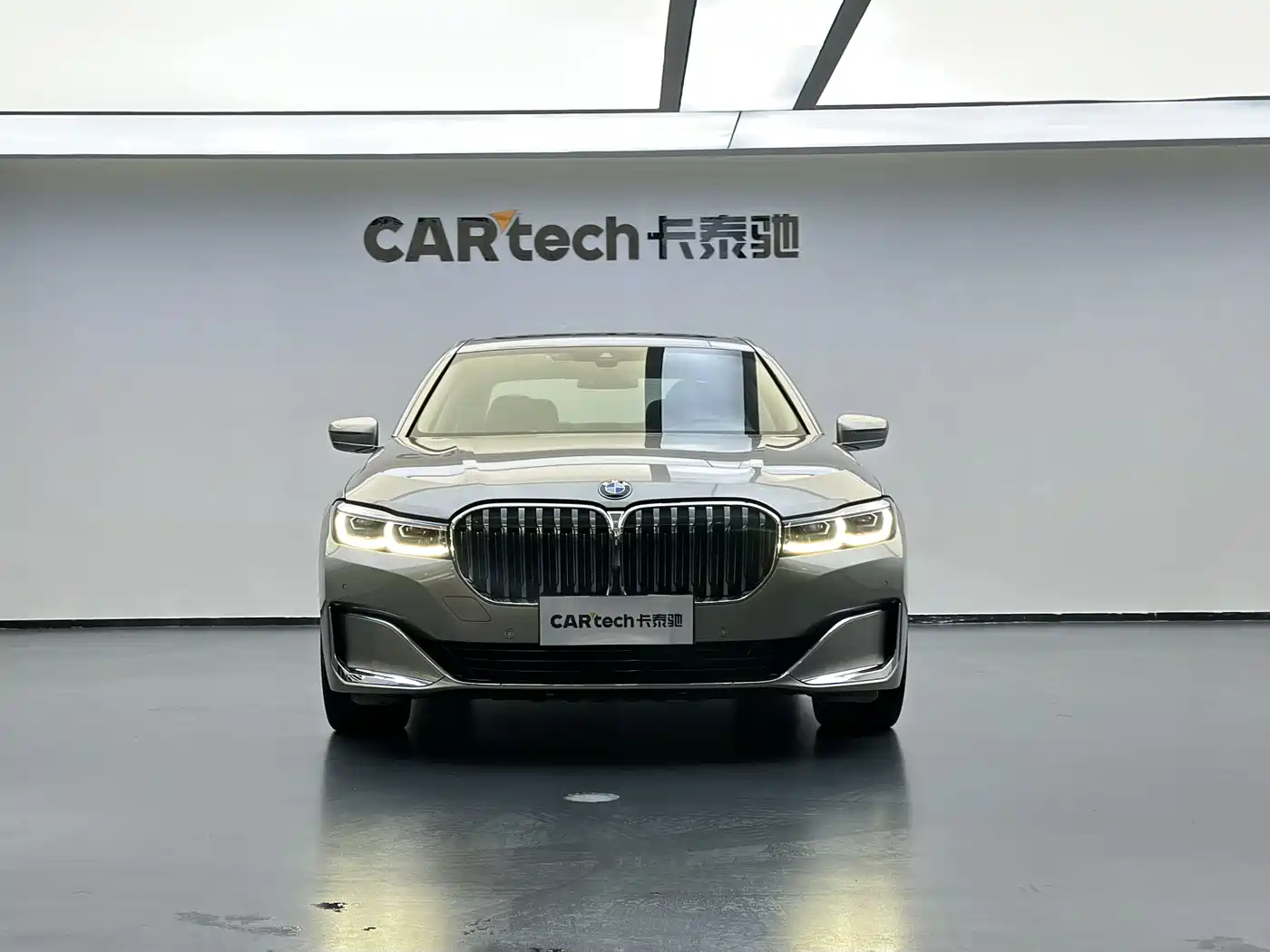 BMW 7 Series 2019 730Li Luxury Package фото 2